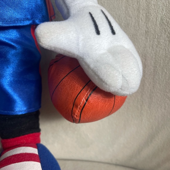 Disney Toy Factory Goofy Basketball #32 Blue And Red Stuffed Animal Plush Toy - Picture 4 of 12